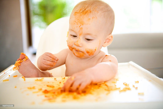 Comment introduire les aliments solides chez bébé en toute sécurité et sans stress ?