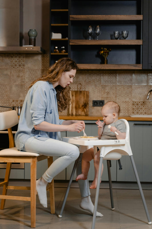 Comment réussir les repas de bébé dès 6 mois ? Conseils et accessoires