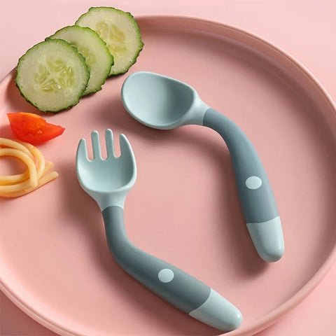 couverts dans une assiette