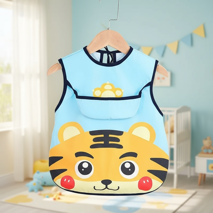 Bavoir tigre bleu suspendu sur cintre avec arrière-plan bleu-jaune